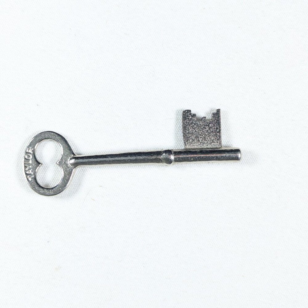 Vintage skeleton Key pendant TAYLOR 524, home decor, vintage latch key - Picture 2 of 6